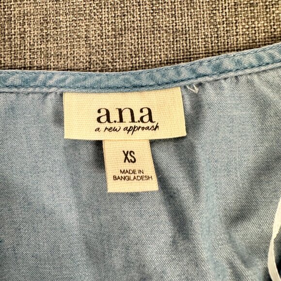NEW! a.n.a a New Approach Peplum Top XS Blue $32 Sleeveless Cotton‎ Blend V-Neck - Picture 2 of 9